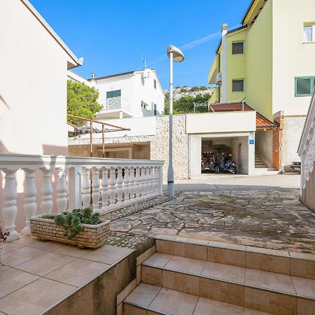 Lovely Apartment In Primosten With Kitchen エクステリア 写真