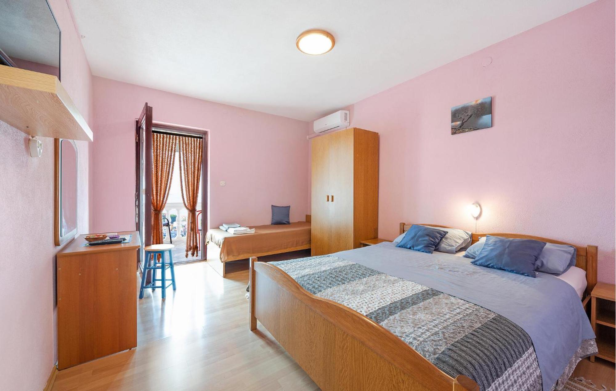 Lovely Apartment In Primosten With Kitchen エクステリア 写真