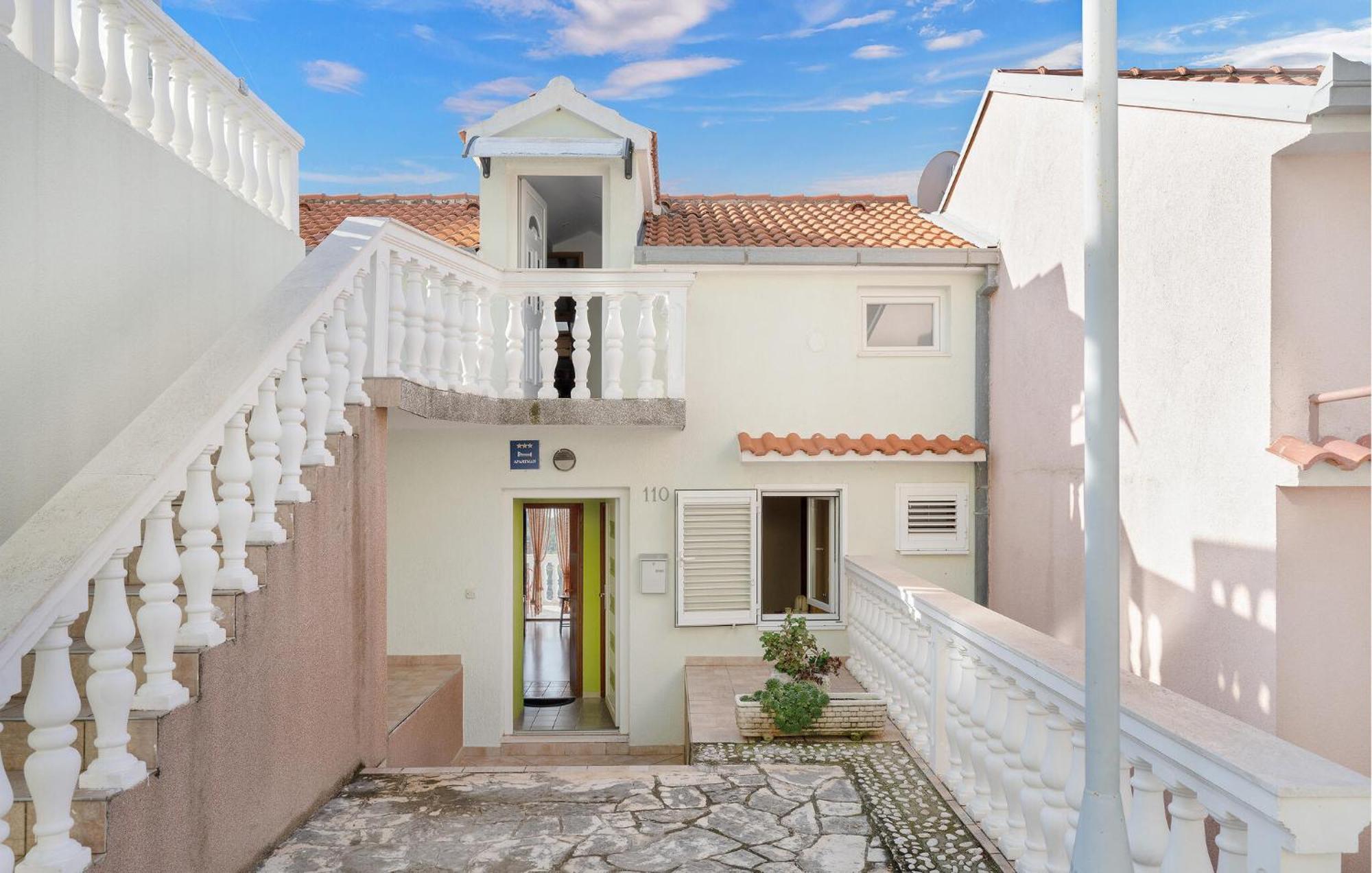 Lovely Apartment In Primosten With Kitchen エクステリア 写真